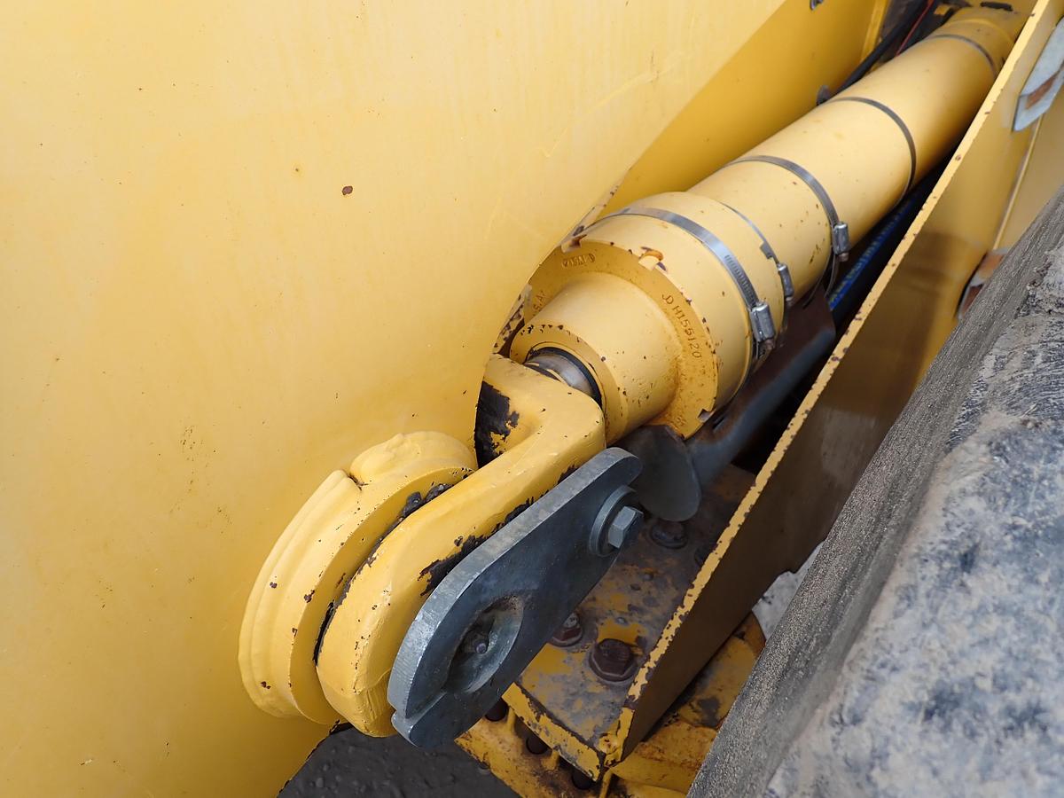 Used 2001 John Deere 624H Wheel Loader