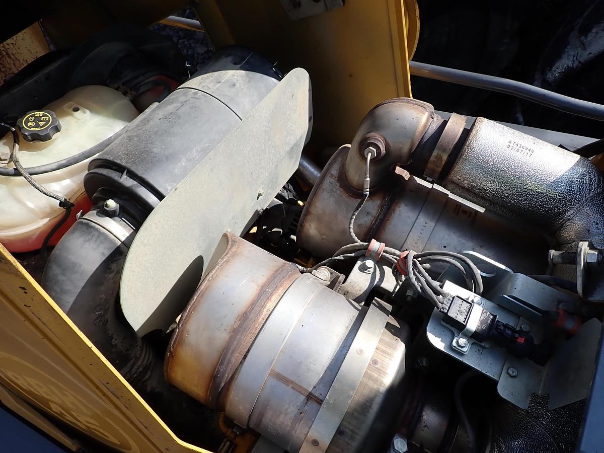 Used 2018 John Deere 410L Loader Backhoe LOADED! Q/C FORKS EXTENDAHOE