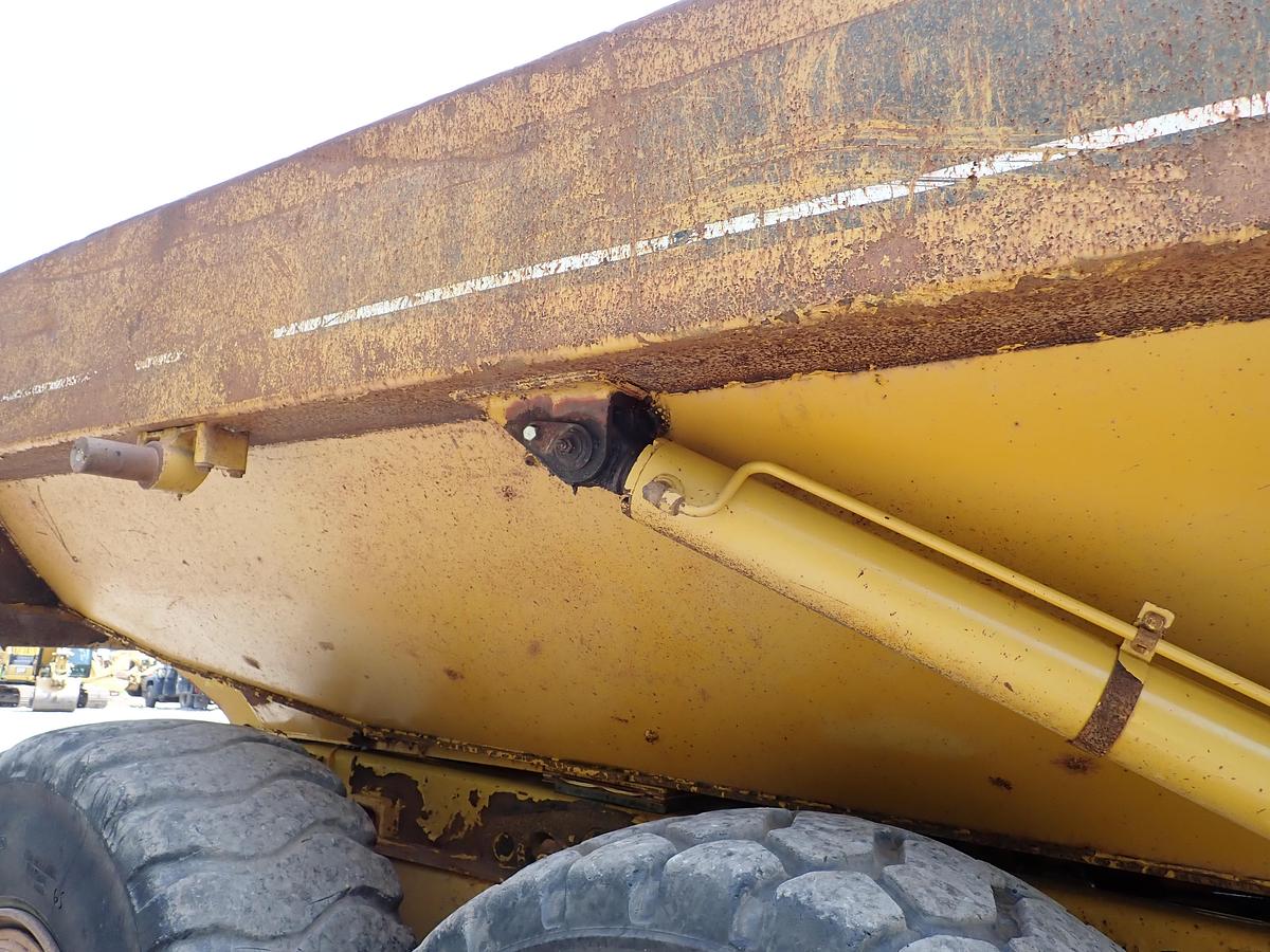 Used 2006 CAT 730