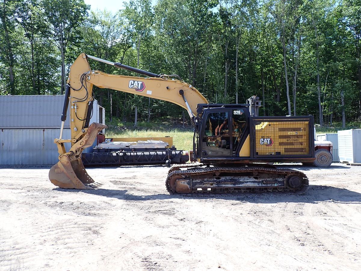 Used 2022 CAT 326