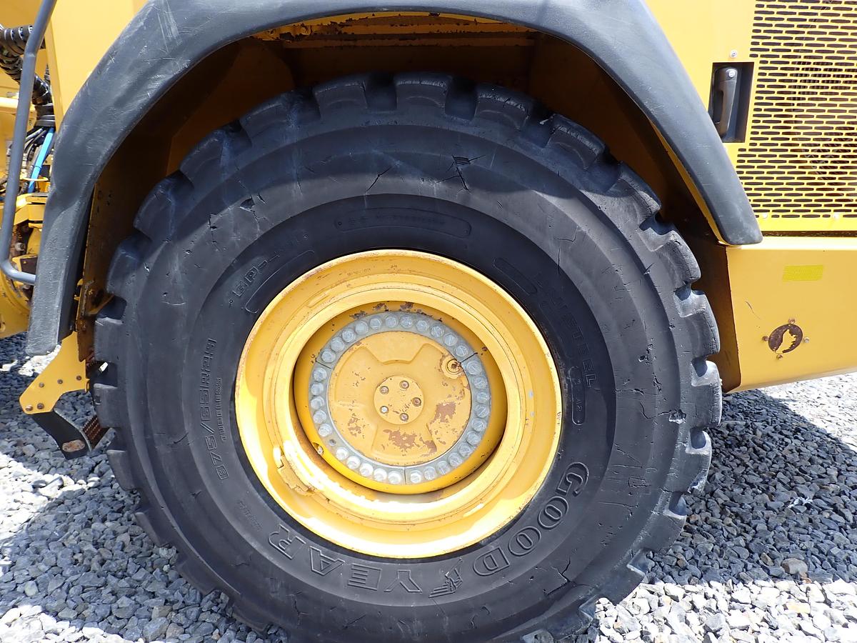 Used 2015 John Deere 460E Articulated Water Truck 9000 GALLON