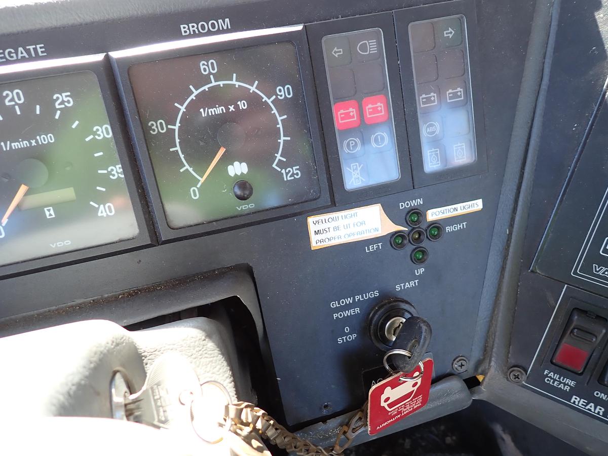 Used 2001 Vammas PSB 5500H Airport Runway Sweeper 