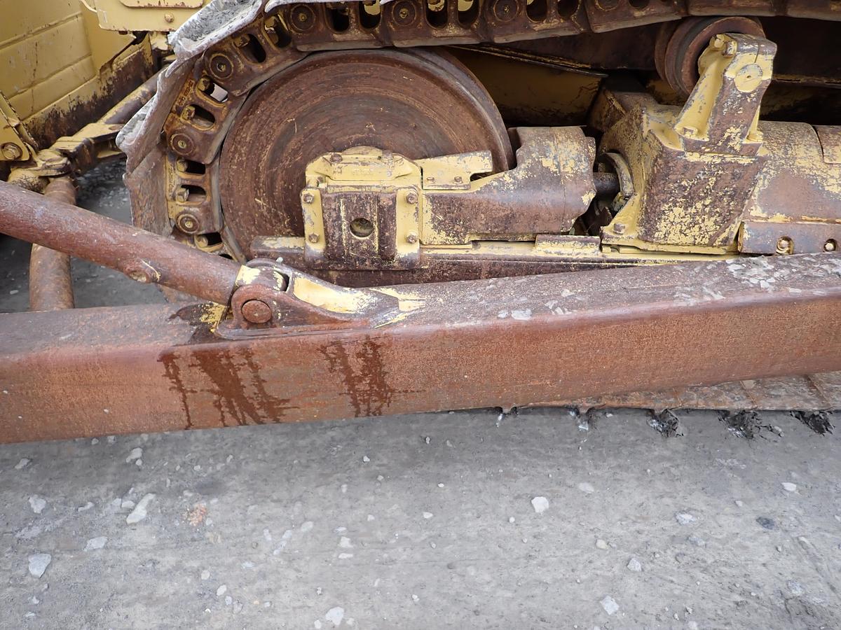 Used 1980 CAT D7G Crawler Dozer w/ RIPPER!