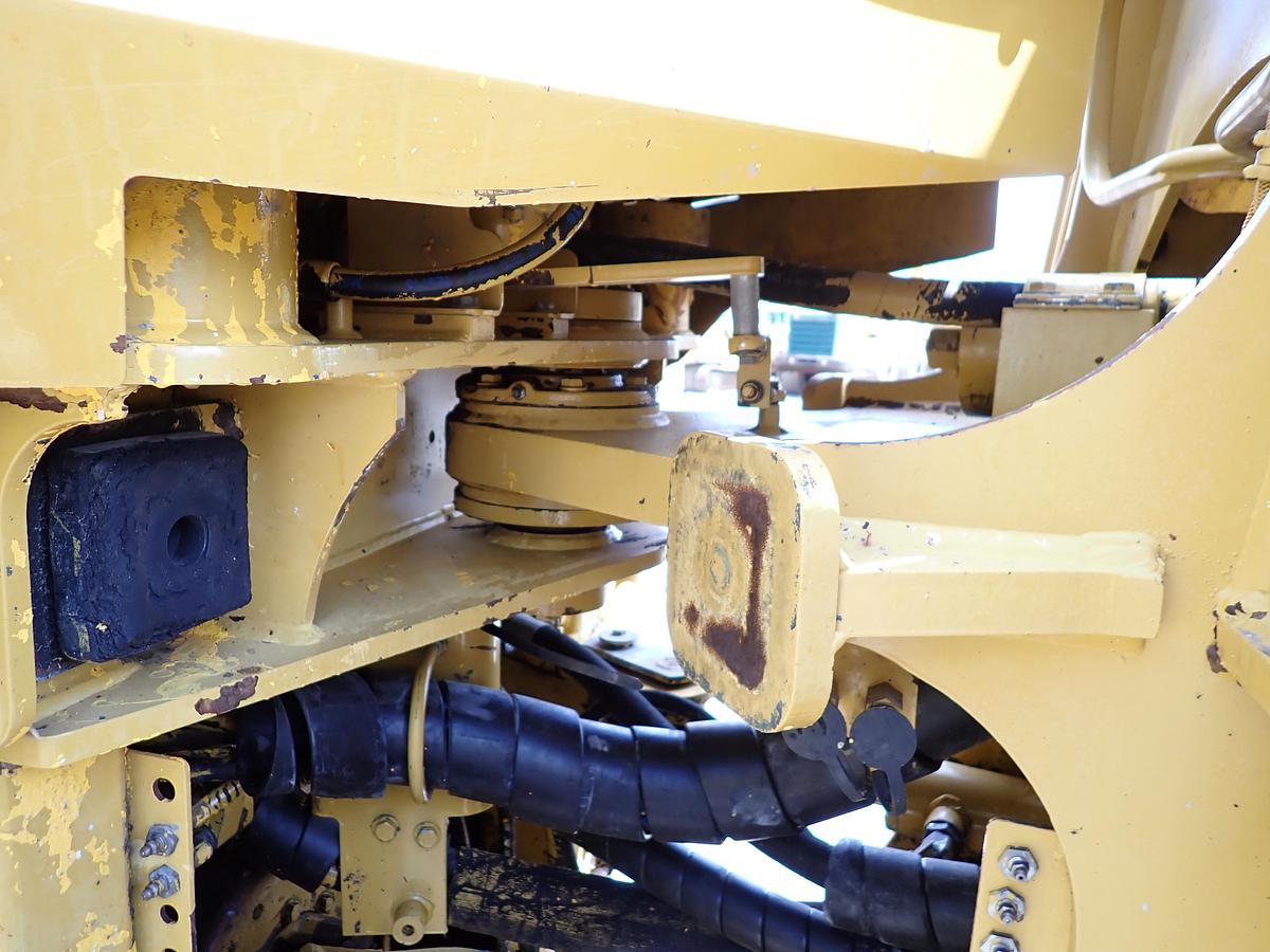 Used 2010 CAT 938H