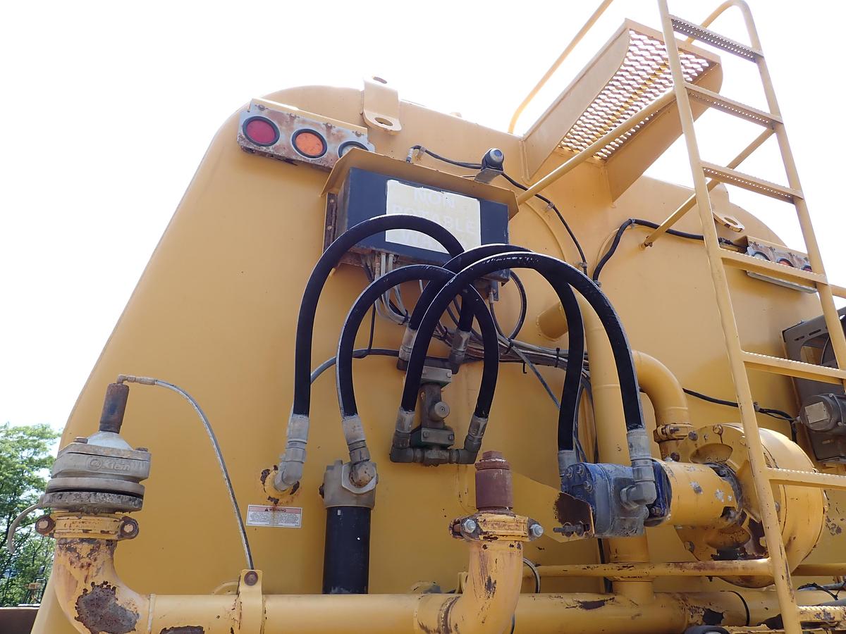 Used 2015 John Deere 460E Articulated Water Truck 9000 GALLON