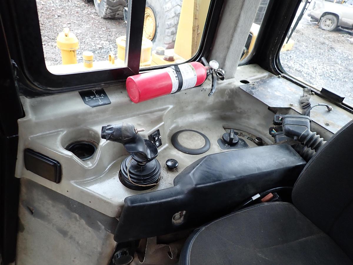 Used 2004 CAT D6R XL II