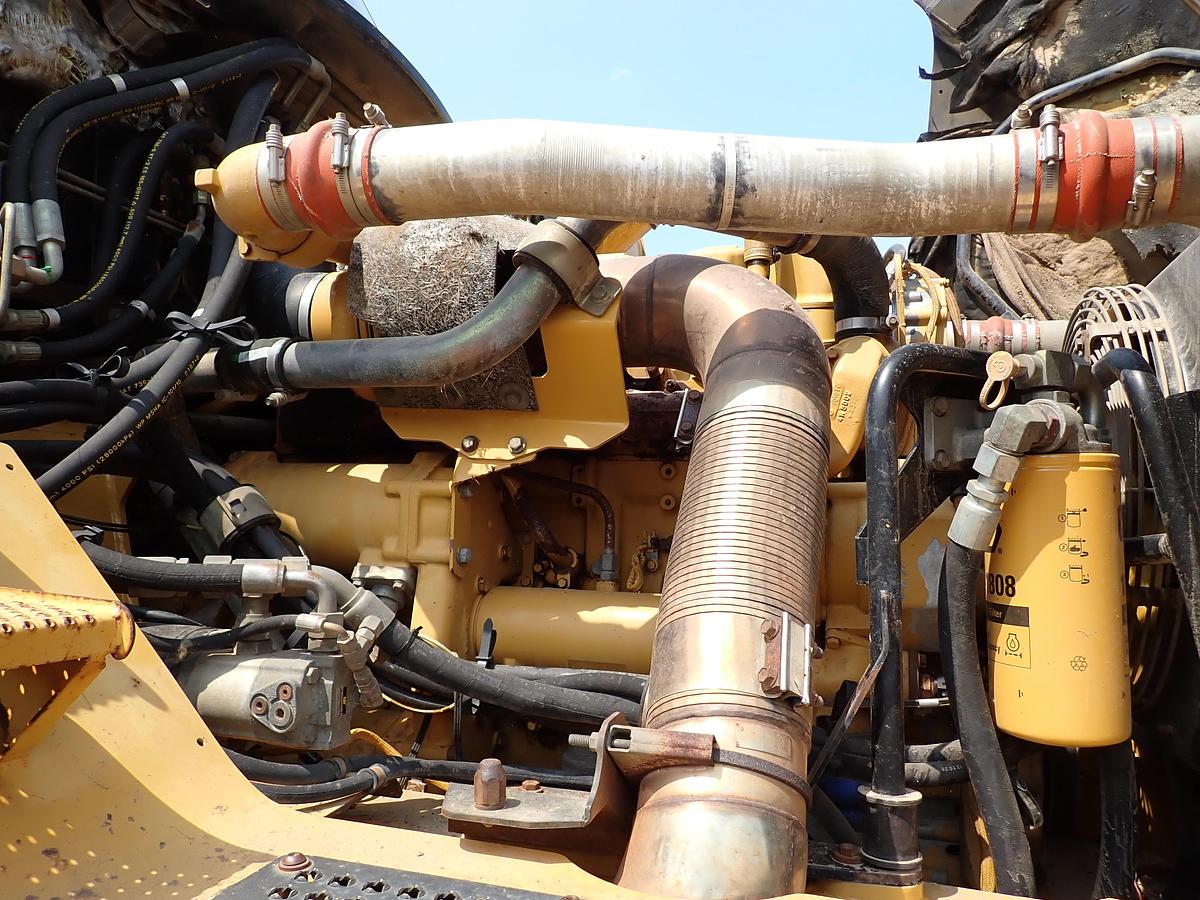 Used 2003 CAT 735