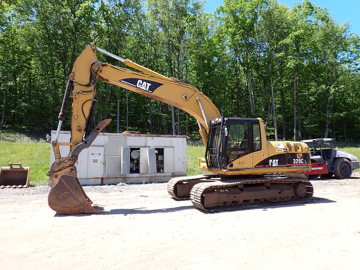 Used 2006 CAT 320CL