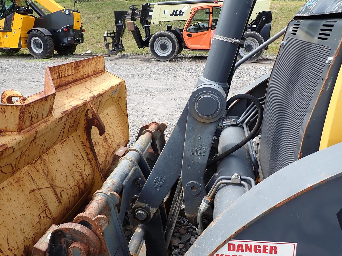 Used 2018 John Deere 410L Loader Backhoe LOADED! Q/C FORKS EXTENDAHOE