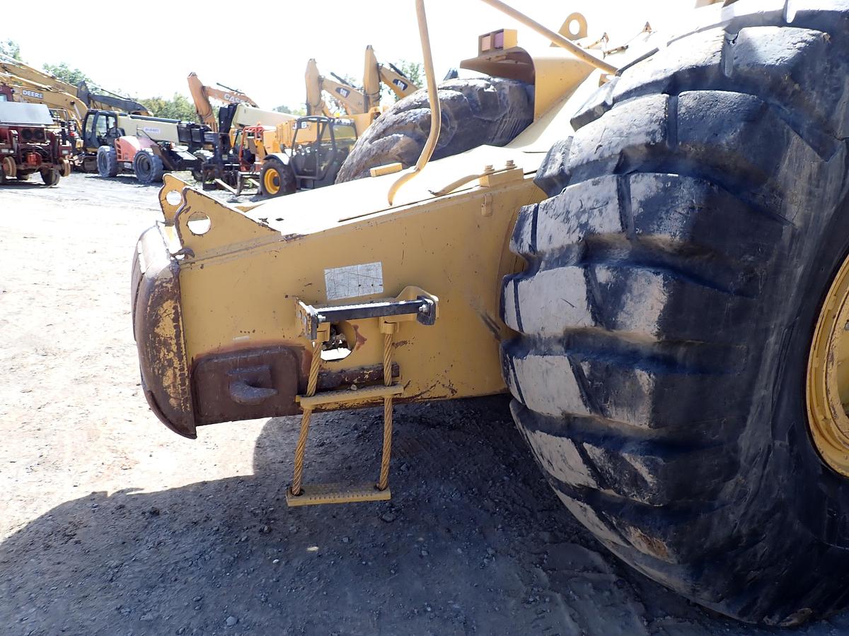 Used 2004 CAT 621G Motor Scraper