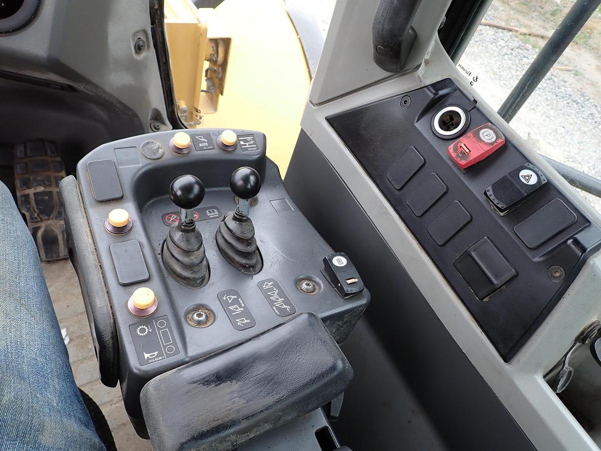 Used 2015 CAT 982M Wheel Loader