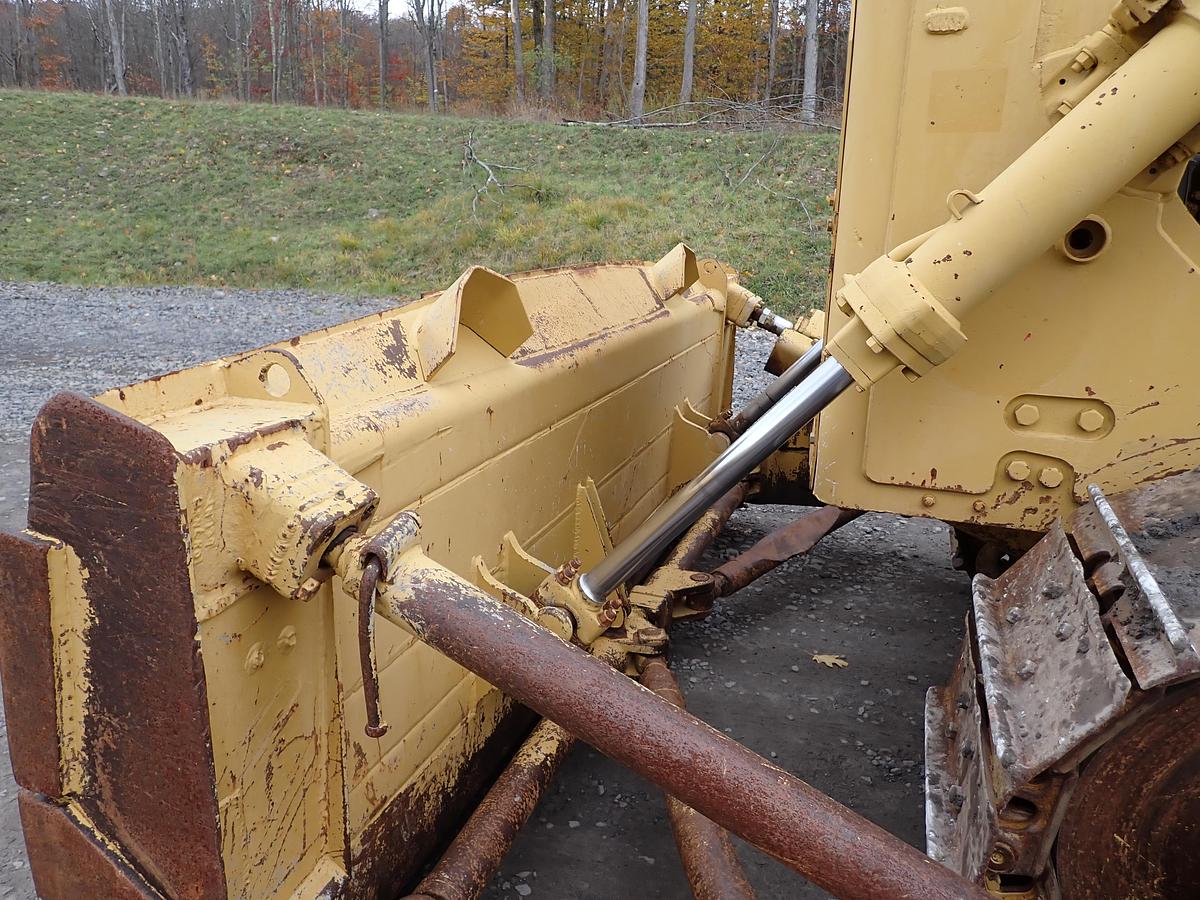 Used 1980 CAT D7G Crawler Dozer w/ RIPPER!
