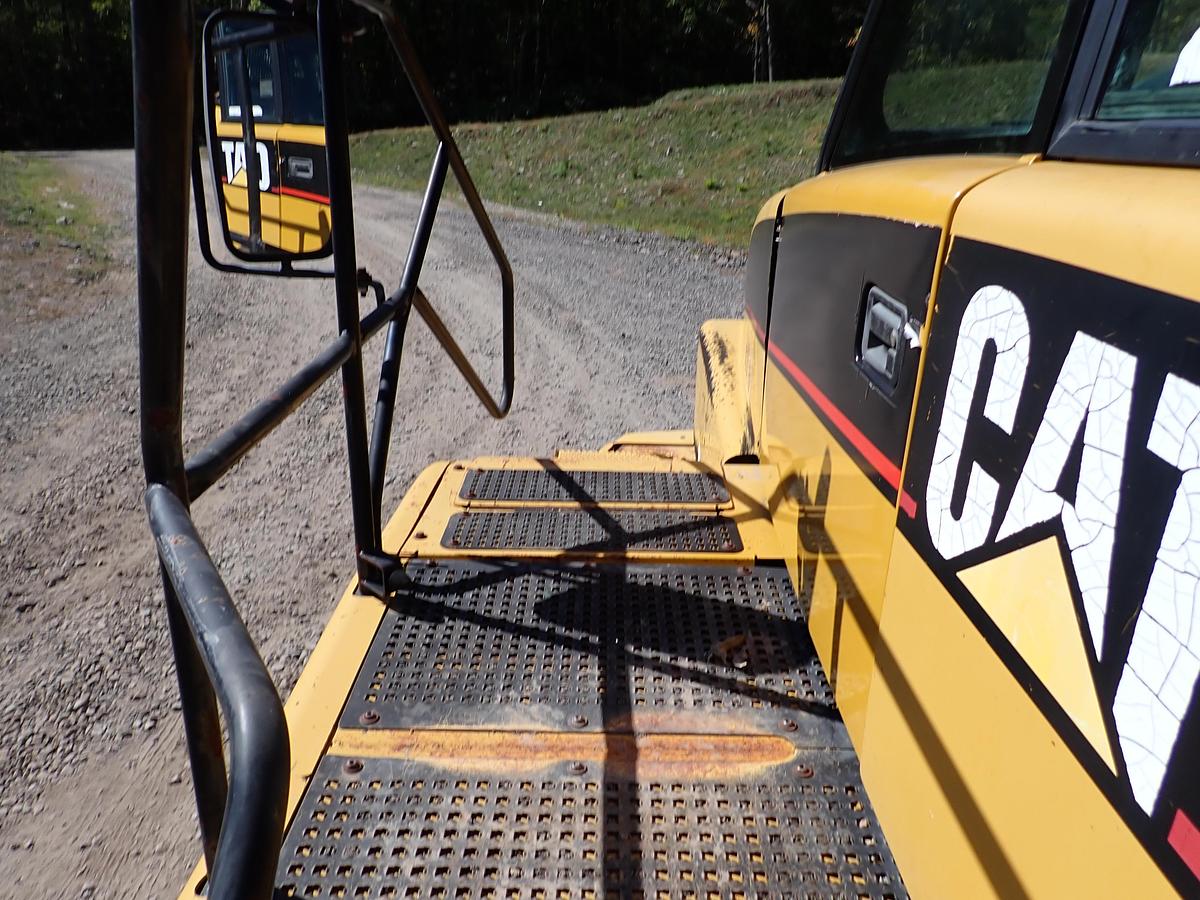 Used 2004 CAT 735 Articulated Haul Truck