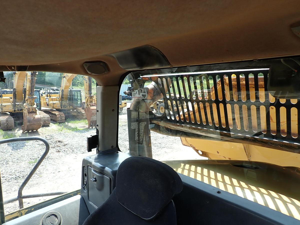 Used 2003 CAT 735