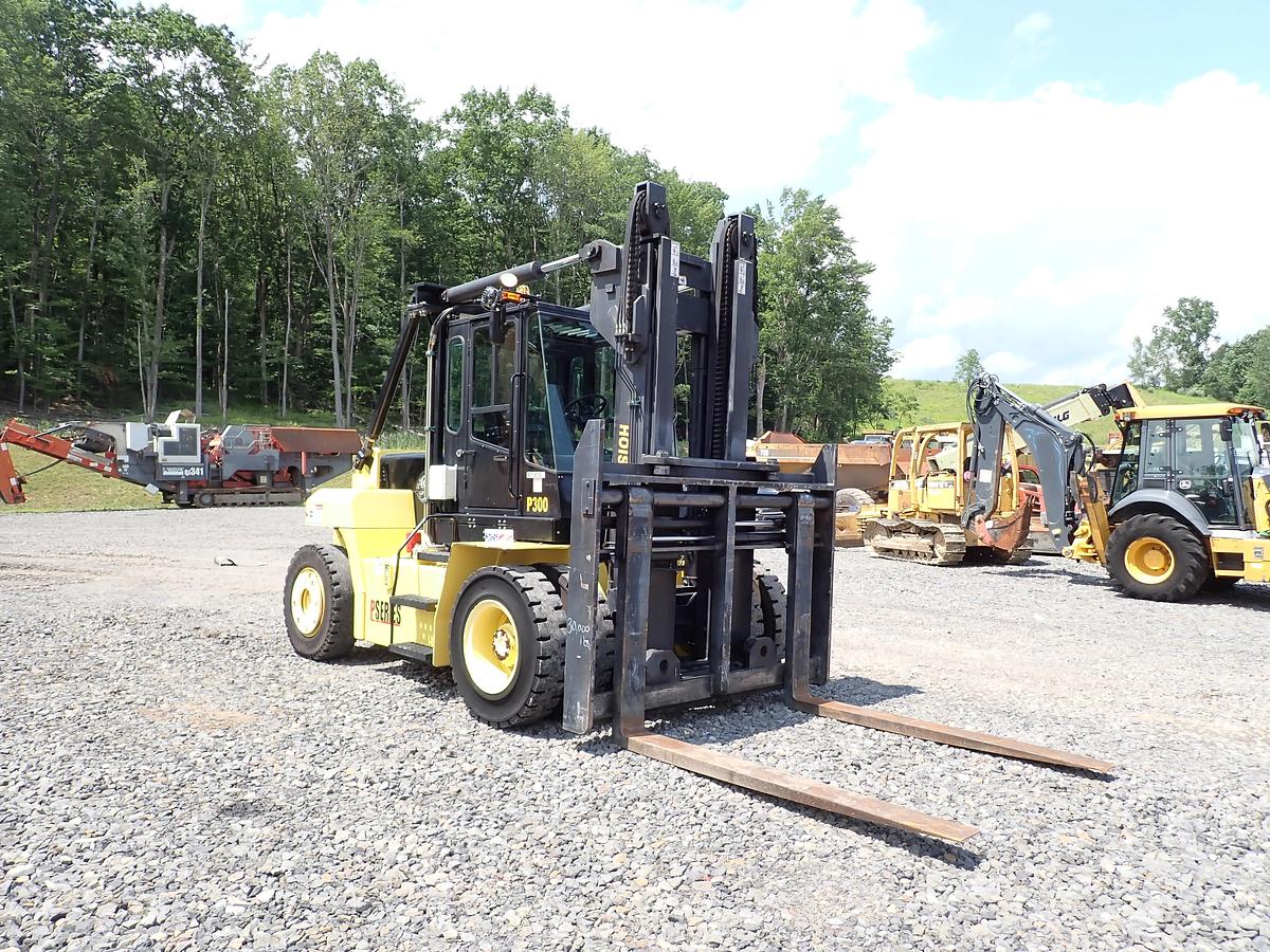 Used 2015 Hoist P300 30,000 Lb Forklift LOW HOURS!