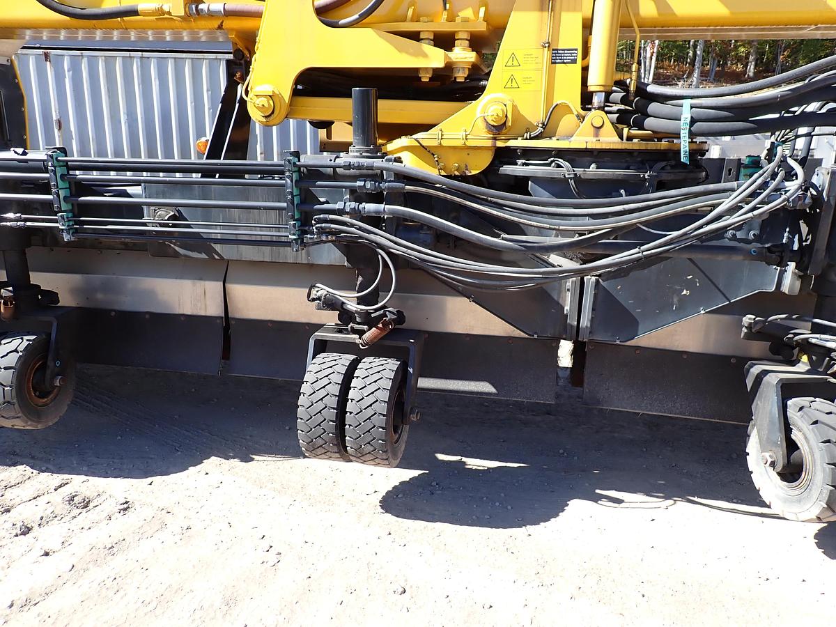 Used 2001 Vammas PSB 5500H Airport Runway Sweeper 