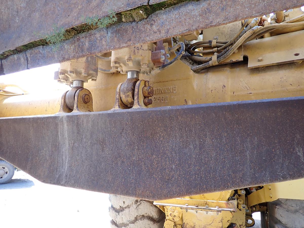 Used 2004 CAT 621G Motor Scraper