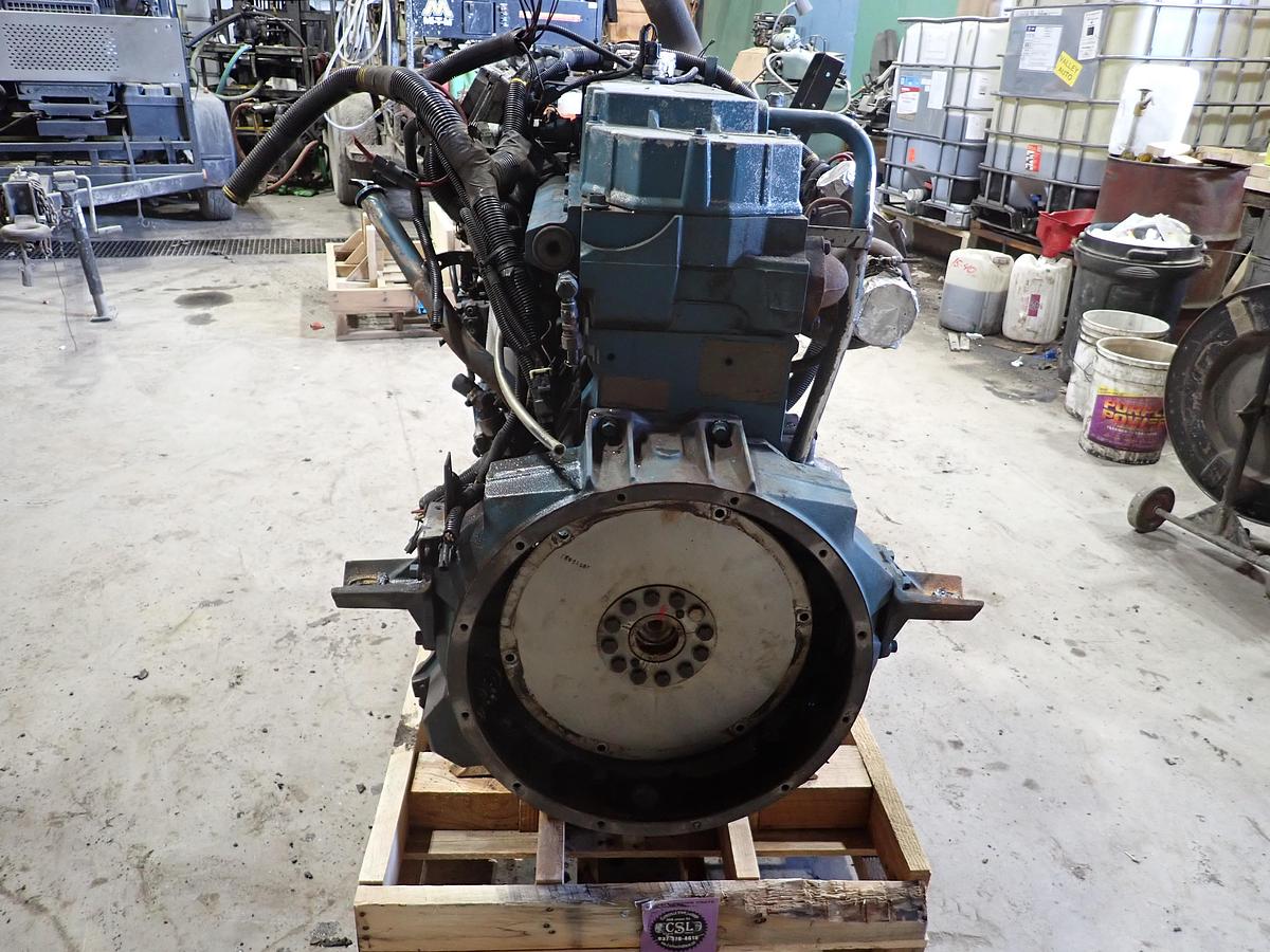 Used 1998 International DT466E HT Diesel Engine HIGH TORQUE 210 HP