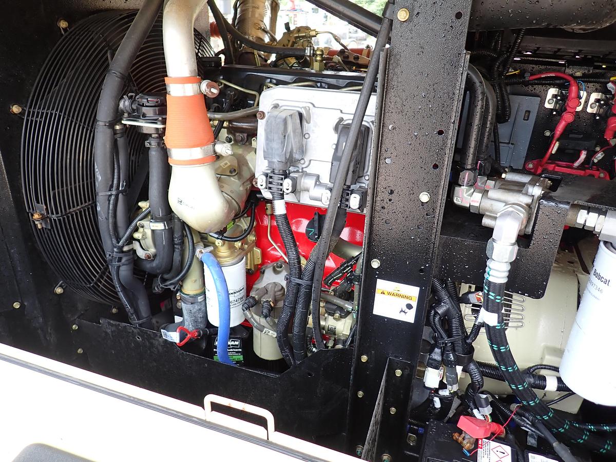 Used 2023 Doosan P425/HP375 Air Compressor 1078 HOURS