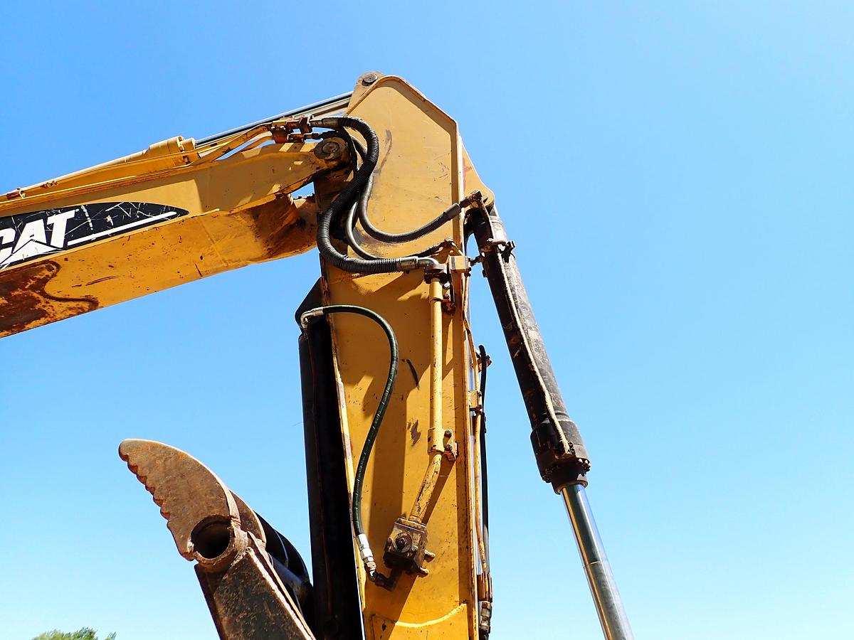 Used 2006 CAT 320CL