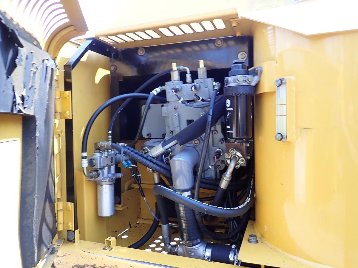 Used 2004 John Deere 160C LC Hydraulic Excavator Q/C Aux. Hydraulics