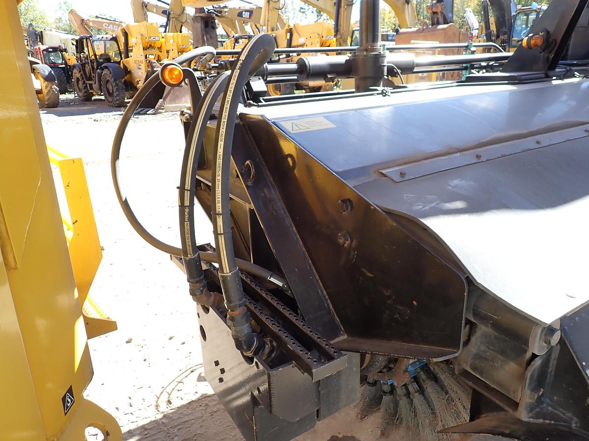 Used 2001 Vammas PSB 5500H Airport Runway Sweeper 