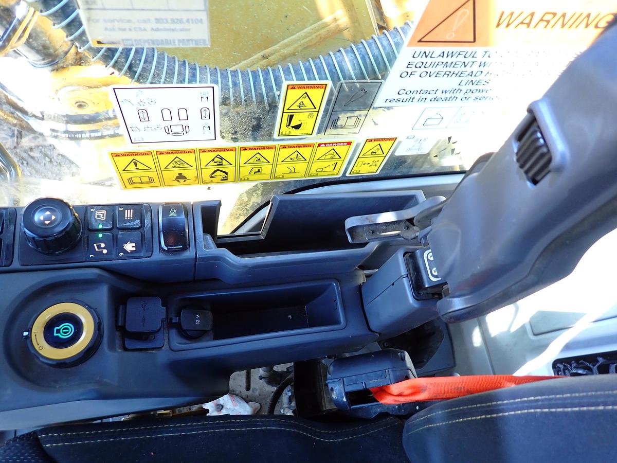 Used 2022 CAT 326
