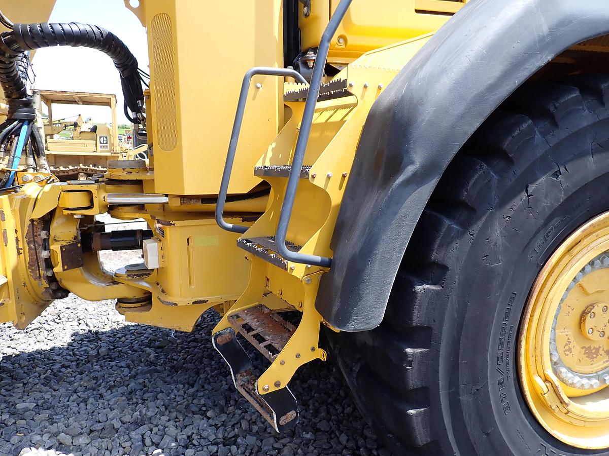 Used 2015 John Deere 460E Articulated Water Truck 9000 GALLON