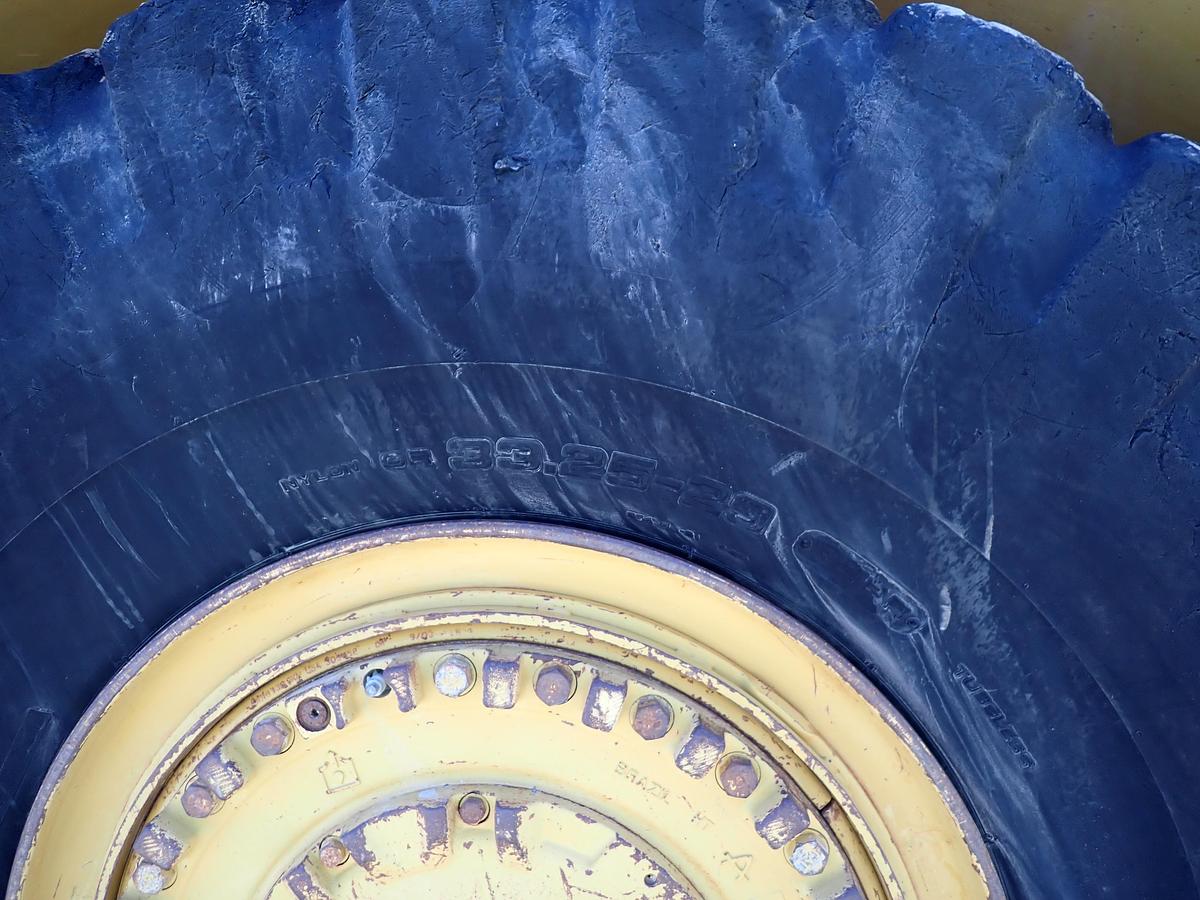 Used 2004 CAT 621G Motor Scraper