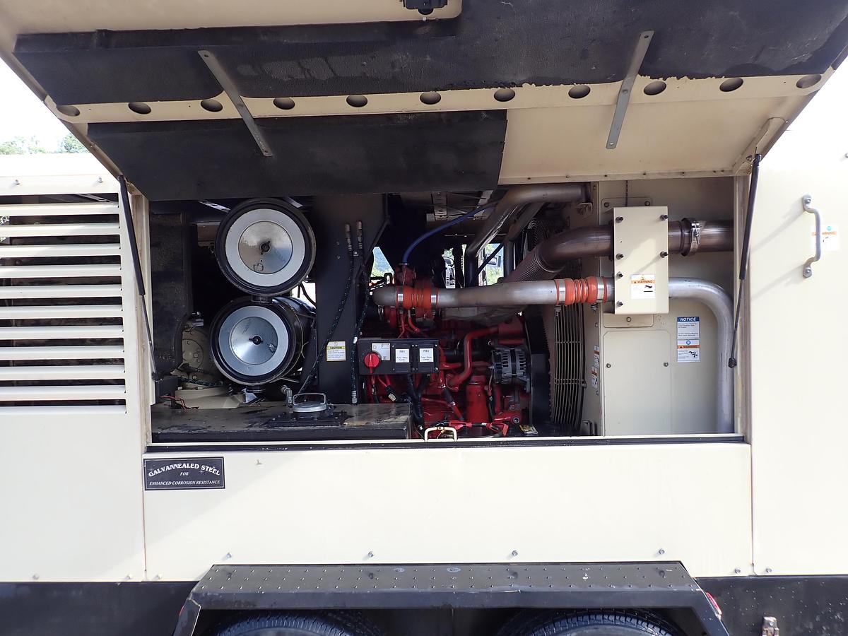 Used 2015 Doosan XP825WCU 825 CFM Portable Air Compressor