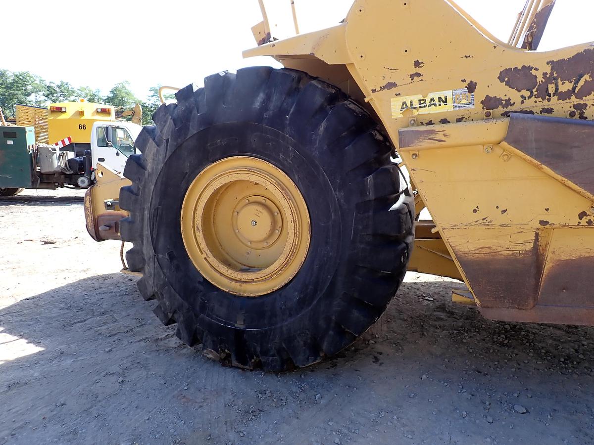Used 2004 CAT 621G Motor Scraper