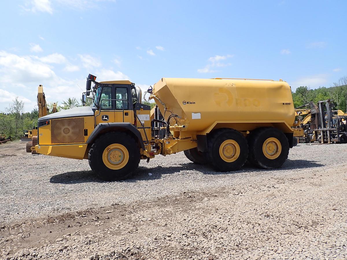 Used 2015 John Deere 460E Articulated Water Truck 9000 GALLON