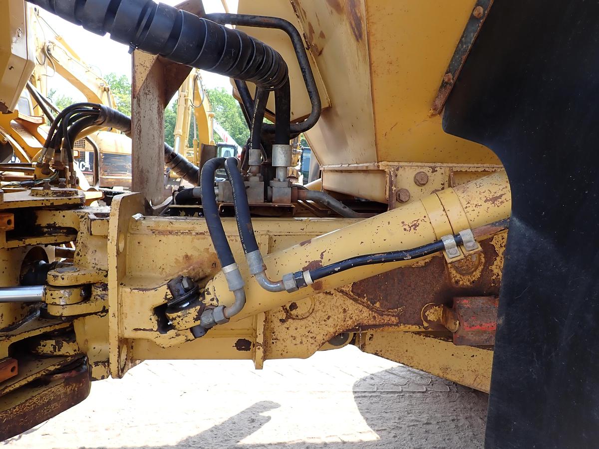 Used 2003 CAT 735