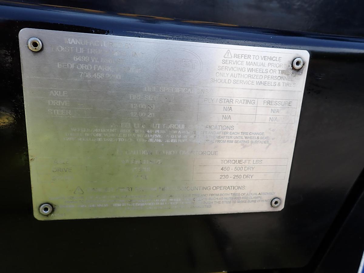 Used 2015 Hoist P300 30,000 Lb Forklift LOW HOURS!