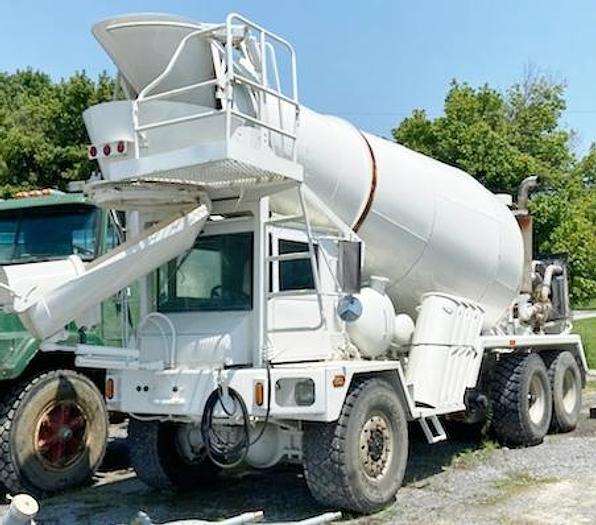 Used 2004 TEREX/Advance 4-Axle Concrete Mixer Truck