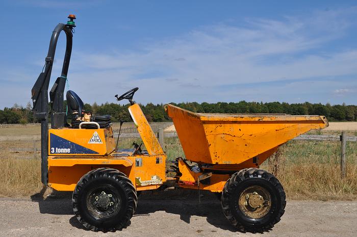 Used 2015 THWAITES 3 TONNE SWIVEL