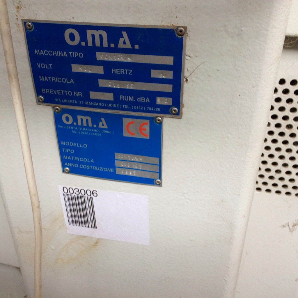 Used 1997 Giostra contornatrice per sedili, taglieri e prodotti similari con albero potenziato