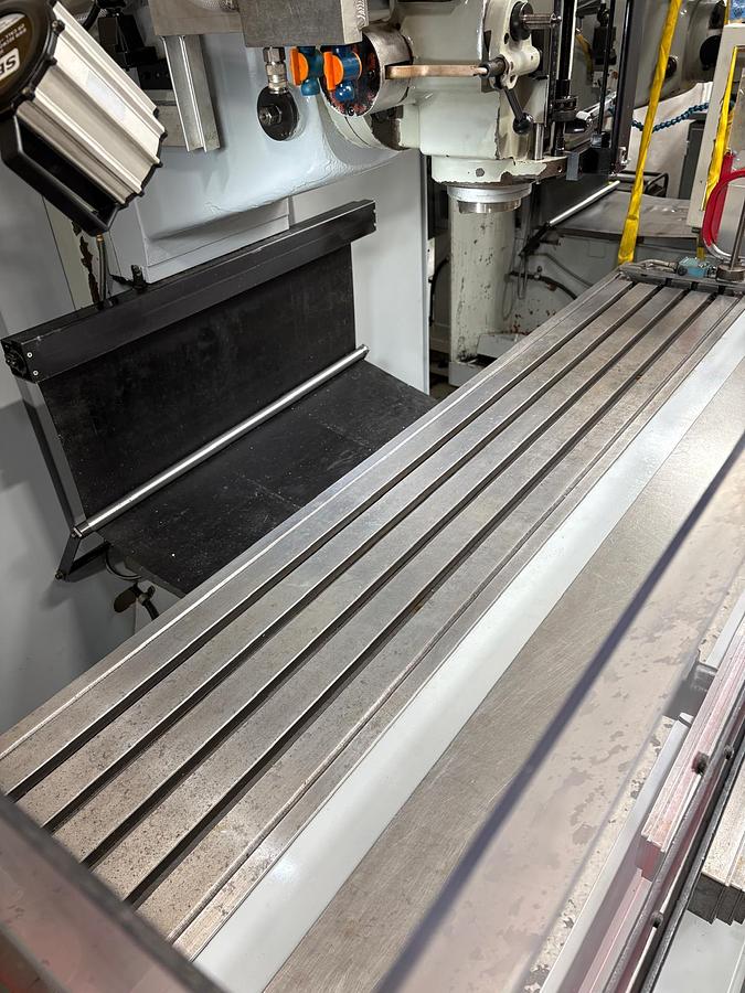 Used 2010 XYZ SMX 5000 VERTICAL BED TYPE CNC MILLING MACHINE