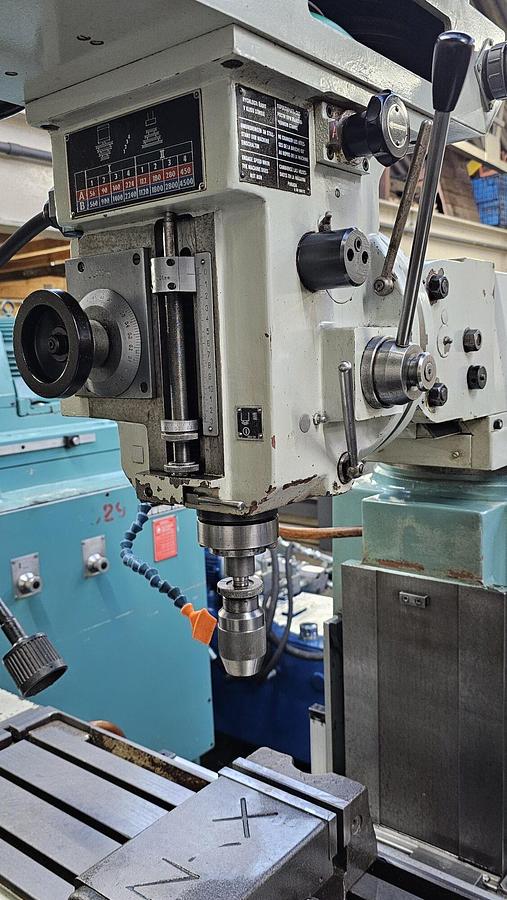 Used TOS FNK 25/C GEARBOX KNEE TURRET MILLING MACHINE – EXCELLENT CONDITION!