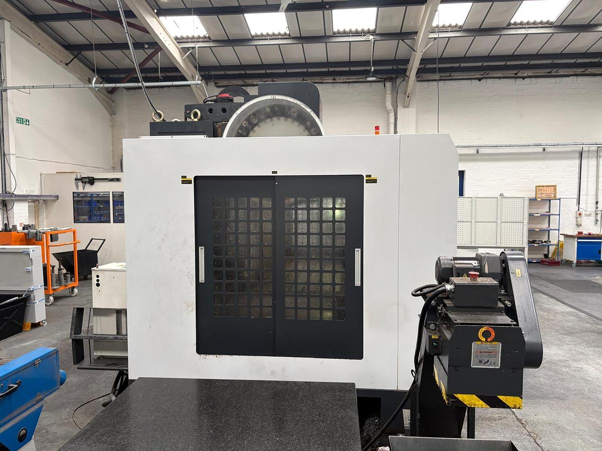 Used 2013 FEELER LARGE CAPACITY VERTICAL CNC MACHINING CENTRE VB-1650A