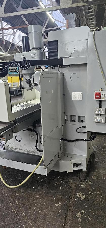 Used XYZ SMX 5000 VERTICAL BED TYPE CNC MILLING MACHINE