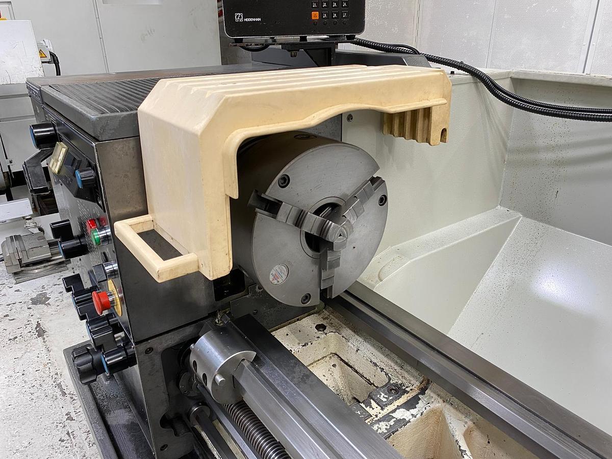 Used COLCHESTER TRIUMPH VS2500 X 1250MM GAP BED CENTRE LATHE