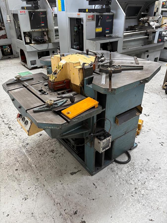 Used 1983 AMADA CSW 220 HYDRAULIC CORNER & EDGE NOTCHING MACHINE