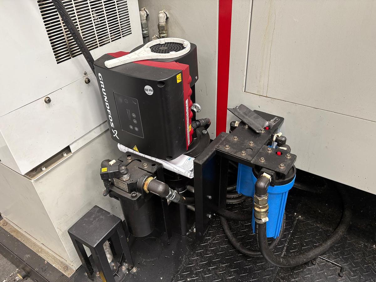 Used 2016 QUASER VERTICAL CNC MACHINING CENTRE MV204P