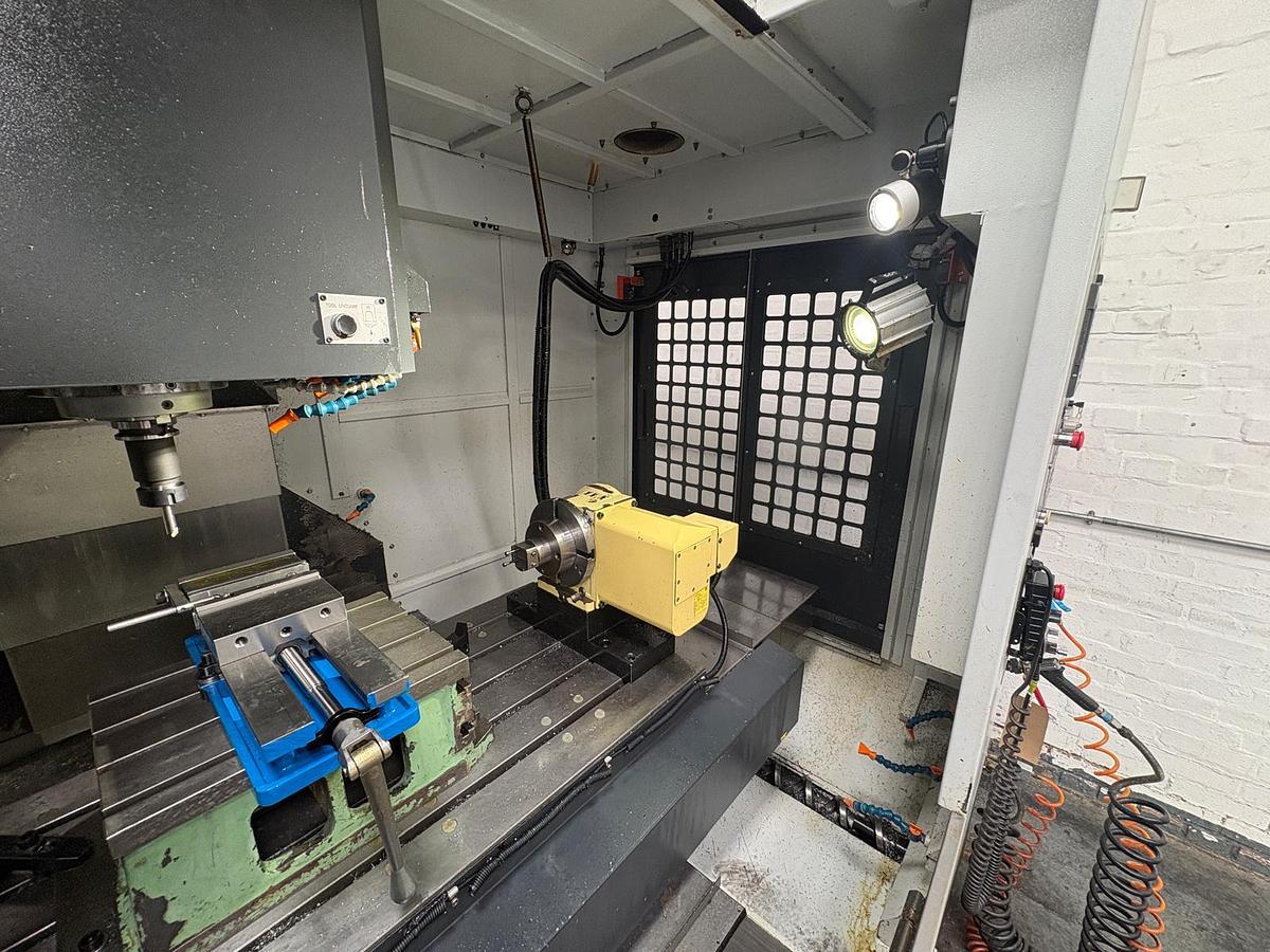 Used 2012 FEELER VERTICAL CNC MACHINING CENTRE VMP-1100
