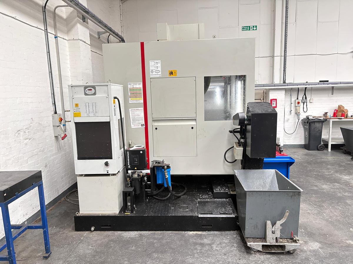 Used 2016 QUASER VERTICAL CNC MACHINING CENTRE MV204P