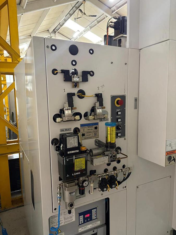 Used MAZAK VCN 410A VERTICAL MACHINING CENTRE