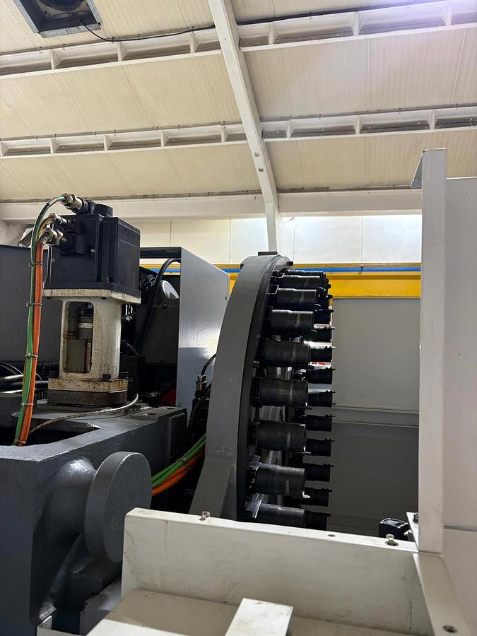 Used MAZAK VCN 410A VERTICAL MACHINING CENTRE