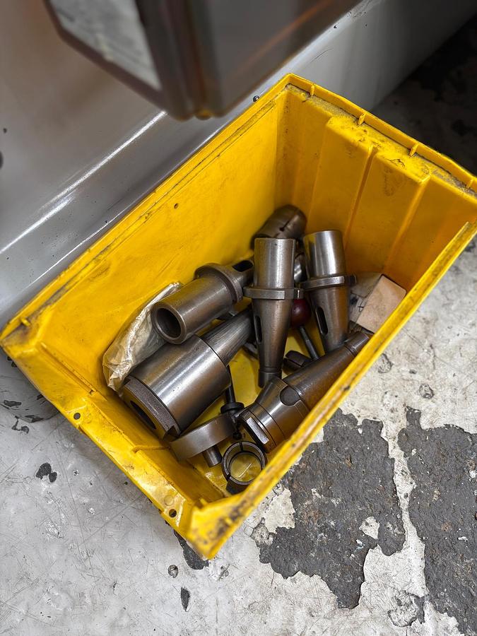 Used XYZ SLV HEAVY DUTY TURRET MILLING MACHINE