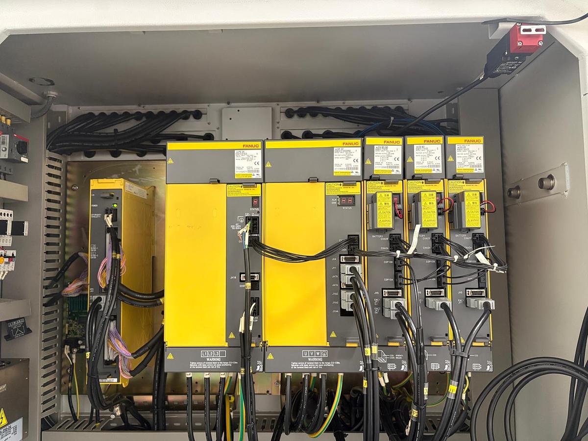 Used 2012 FEELER VERTICAL CNC MACHINING CENTRE VMP-1100